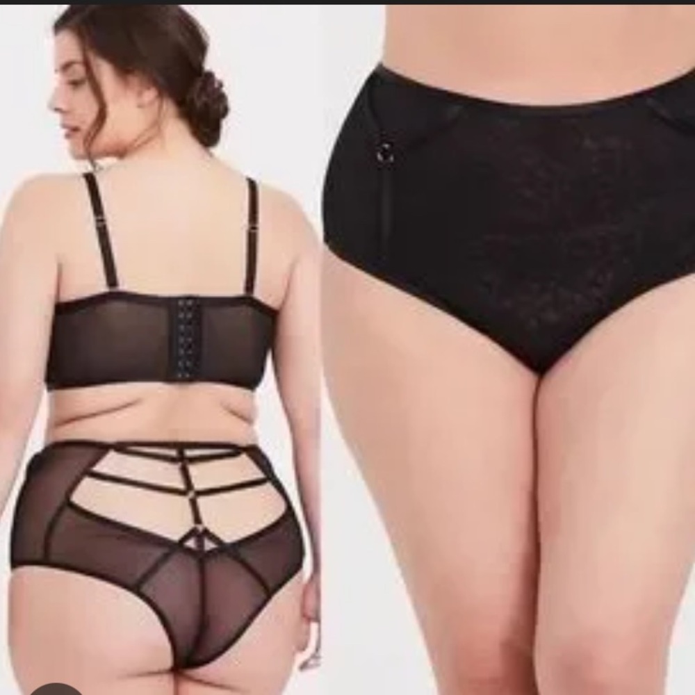 Torrid Black Lace High-Waist Briefs Cage Strappy Back Size 3 NWT LINGERIE